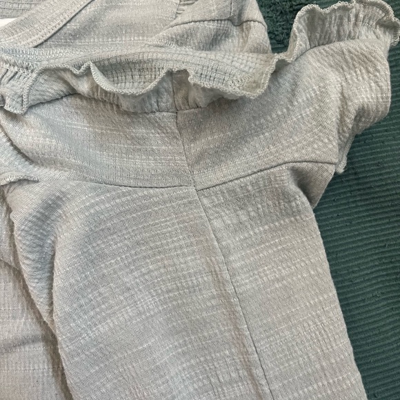 Doe & Rae Light Green Ruffle Sleeve Top - Picture 6 of 11